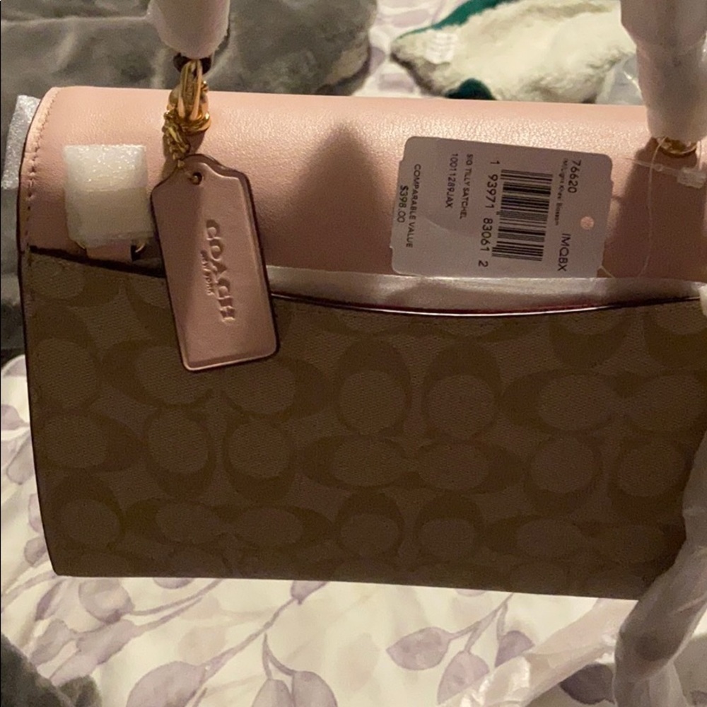 Tilly top handle